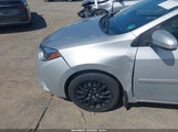 TOYOTA COROLLA LE 2T1BURHE1FC422083 снимка
