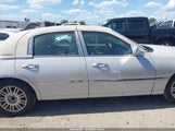 Lincoln Town Car Signature Limited 1LNHM82V17Y612066 снимка
