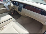 Lincoln Town Car Signature Limited 2LNHM82V69X622630 снимка