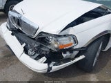 Lincoln Town Car Signature Limited 2LNHM82V69X622630 снимка
