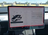 Tesla Model Y Long Range Dual Motor All-Wheel Drive 7SAYGAEE3NF405905 fotografie