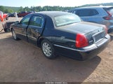 Lincoln Town Car Signature Limited 2LNBL8CV6AX629475 fotografie
