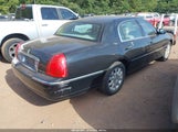 Lincoln Town Car Signature Limited 2LNBL8CV6AX629475 photo