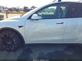 Tesla Model Y Long Range Dual Motor All-Wheel Drive 5YJYGDEE9MF214695 photo