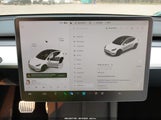 Tesla Model Y Long Range Dual Motor All-Wheel Drive 7SAYGDEE0NF511262 fotografie