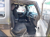 Jeep Wrangler Sport 1J4AA2D12BL636740 снимка