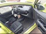 Toyota Prius C Two JTDKDTB38F1101411 fotografie