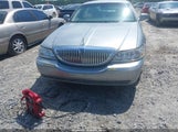 Lincoln Town Car Signature 1LNHM81V56Y612281 fotografie