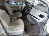 Toyota Sienna Base V6 7 Passenger 5TDZK3DC6CS258225 снимка
