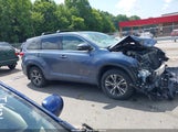 Toyota Highlander Le Plus 5TDBZRFH3JS806347 fotografie
