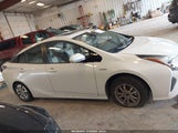 Toyota Prius Four JTDKARFU0G3017359 снимка