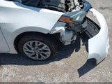 Toyota Corolla Le 5YFBURHE6JP799937 снимка