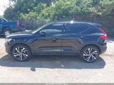 Volvo Xc40 T5 R-Design YV4162UM3L2318762 photo