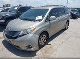 Toyota Sienna Xle 8 Passenger 5TDYK3DC0FS688591 fotografie