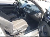 Volkswagen Beetle 2.0T Turbo 3VWVT7AT7DM677674 fotografie