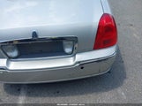 Lincoln Town Car Signature 1LNHM81W15Y613886 photo