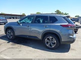 Nissan Rogue Sv Fwd 5N1BT3BA7SC803330 fotografie