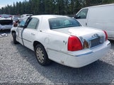 Lincoln Town Car Signature Limited 1LNHM82WX7Y625939 fotografie