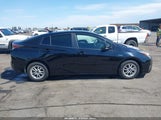 Toyota Prius Four JTDKARFUXG3007907 снимка