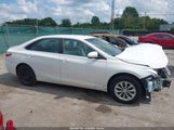 Toyota Camry Le 4T4BF1FK1GR577646 fotografie