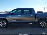Toyota Tundra Limited 5.7L V8 5TFFY5F11JX242627 fotografie