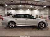 Volkswagen Passat 2.0T R-Line/2.0T S 1VWAA7A38JC028323 снимка