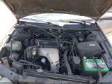 Toyota Camry Le JT2BG22KXW0260714 снимка