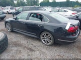 Volkswagen Passat 1.8T R-Line 1VWDT7A39HC025397 photo
