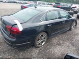 Volkswagen Passat 1.8T R-Line 1VWDT7A39HC025397 photo