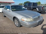 Lincoln Town Car 2LNHM82V58X658565 снимка
