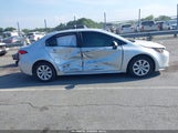 Toyota Corolla Le JTDEPRAE4LJ067702 снимка