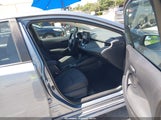 TOYOTA COROLLA LE 5YFEPMAE3NP359908 снимка