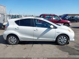Toyota Prius C Two JTDKDTB32D1055359 снимка