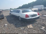 Lincoln Town Car 1L1FM88W45Y606770 photo