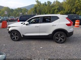 Volvo Xc40 B5 Core YV4L12UV5P2910685 снимка