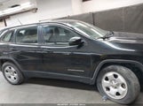 Jeep Cherokee Sport 1C4PJMAB9FW716937 снимка