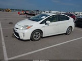 Toyota Prius Three JTDKN3DU5F1886313 снимка