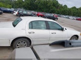 Lincoln Town Car Signature 1LNFM82W5WY678263 photo