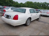 Lincoln Town Car Signature 1LNFM82W5WY678263 photo