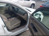 TOYOTA CAMRY LE 4T1BE32KX6U684076 снимка