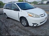 Toyota Sienna Le 5TDZK23C09S281357 снимка