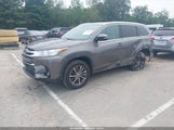 Toyota Highlander Xle 5TDJZRFH8JS827528 снимка