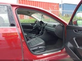 Volkswagen Passat 1.8T R-Line 1VWDT7A30HC070454 fotografie
