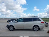 Toyota Sienna Xle 8 Passenger 5TDYK3DC6FS552207 fotografie