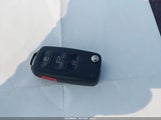 Volkswagen Passat 2.5L S 1VWAP7A36DC106195 снимка