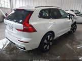 Volvo Xc60 Recharge Plug-In Hybrid T8 Plus Dark Theme YV4H60DL5R1782435 fotografie
