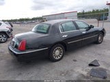 Lincoln Town Car Signature 1LNHM82W52Y609057 photo