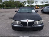 Lincoln Town Car Signature 1LNHM82W52Y609057 fotografie