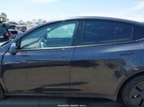 Tesla Model Y Long Range Dual Motor All-Wheel Drive 7SAYGDED1SF269228 fotografie