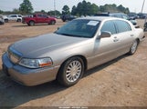 Lincoln Town Car Signature 1LNHM82WX3Y632576 photo